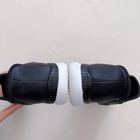 Skechers Hands Free Swift Fit Memory Foam Black White Sneakers Shoes Size 7 - Picture 7 of 16